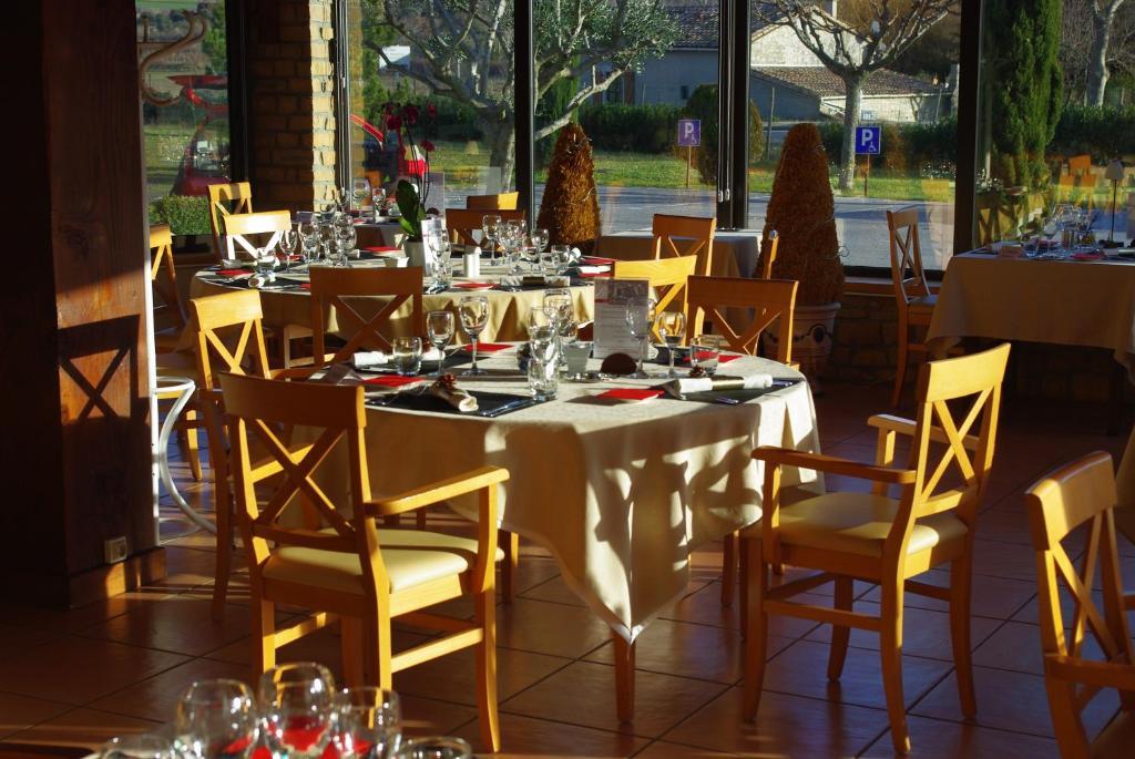 Logis Hotel Restaurant Le Mas De Mon Pere Saint-Jean-le-Centenier Экстерьер фото